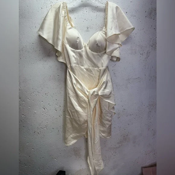 Selfie Leslie Aphrodite Molded Bust Angel Sleeve Wrap Dress Cream NEW Size Small - Picture 8 of 12